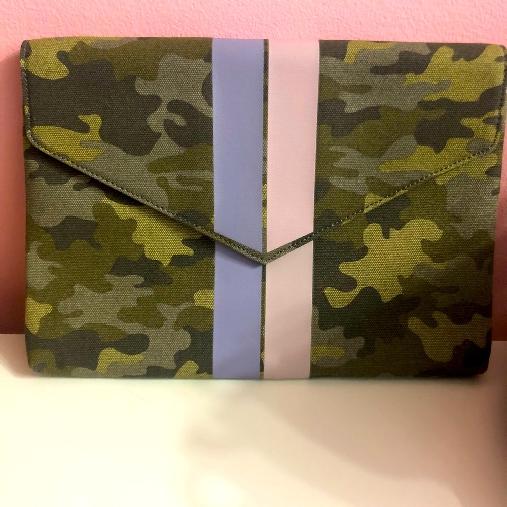 Stella & Dot Bellamy Clutch Camo used once